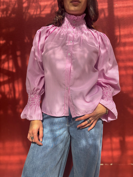 Blouse à rayures col montant smocké