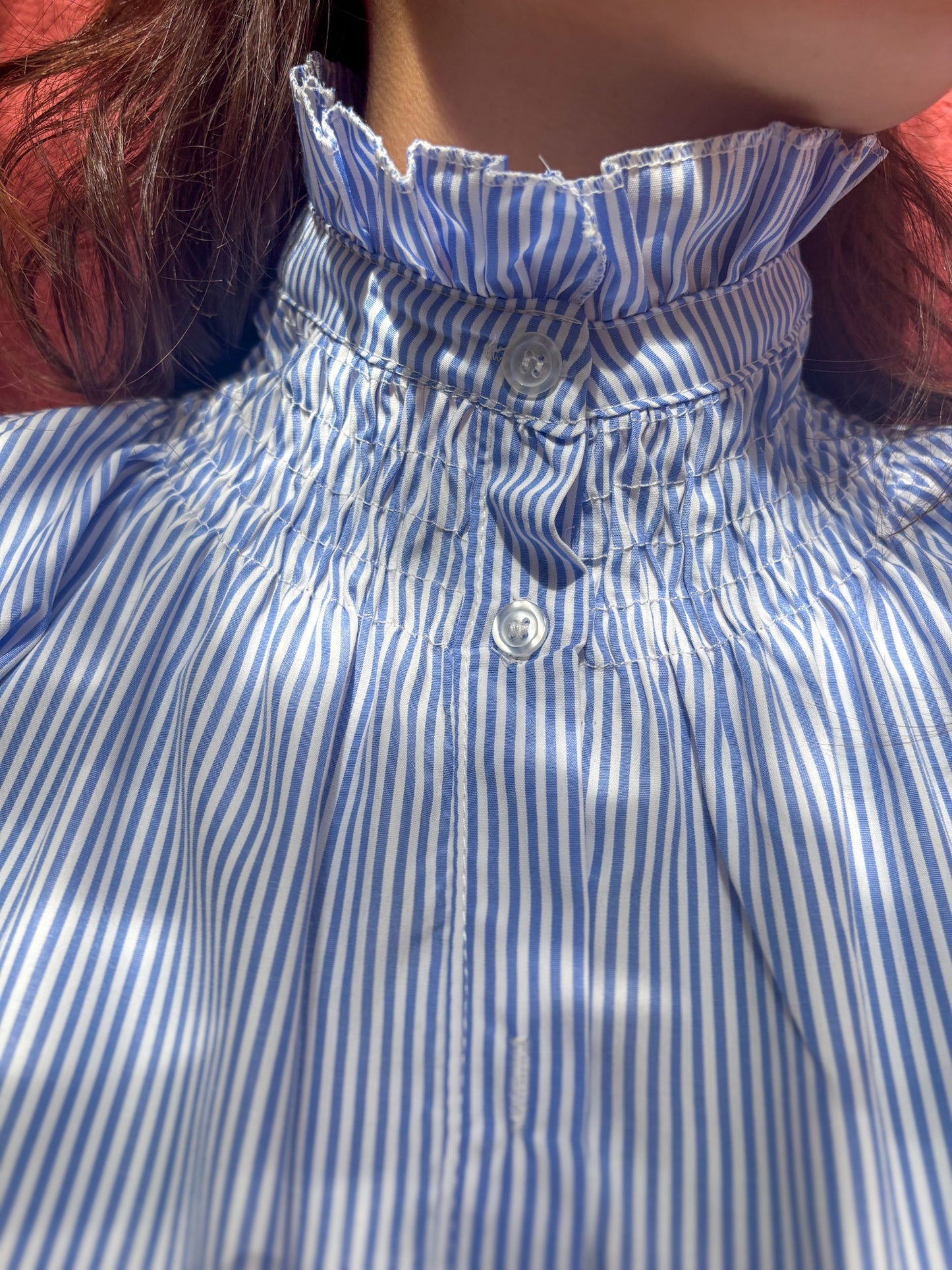 Blouse à rayures col montant smocké