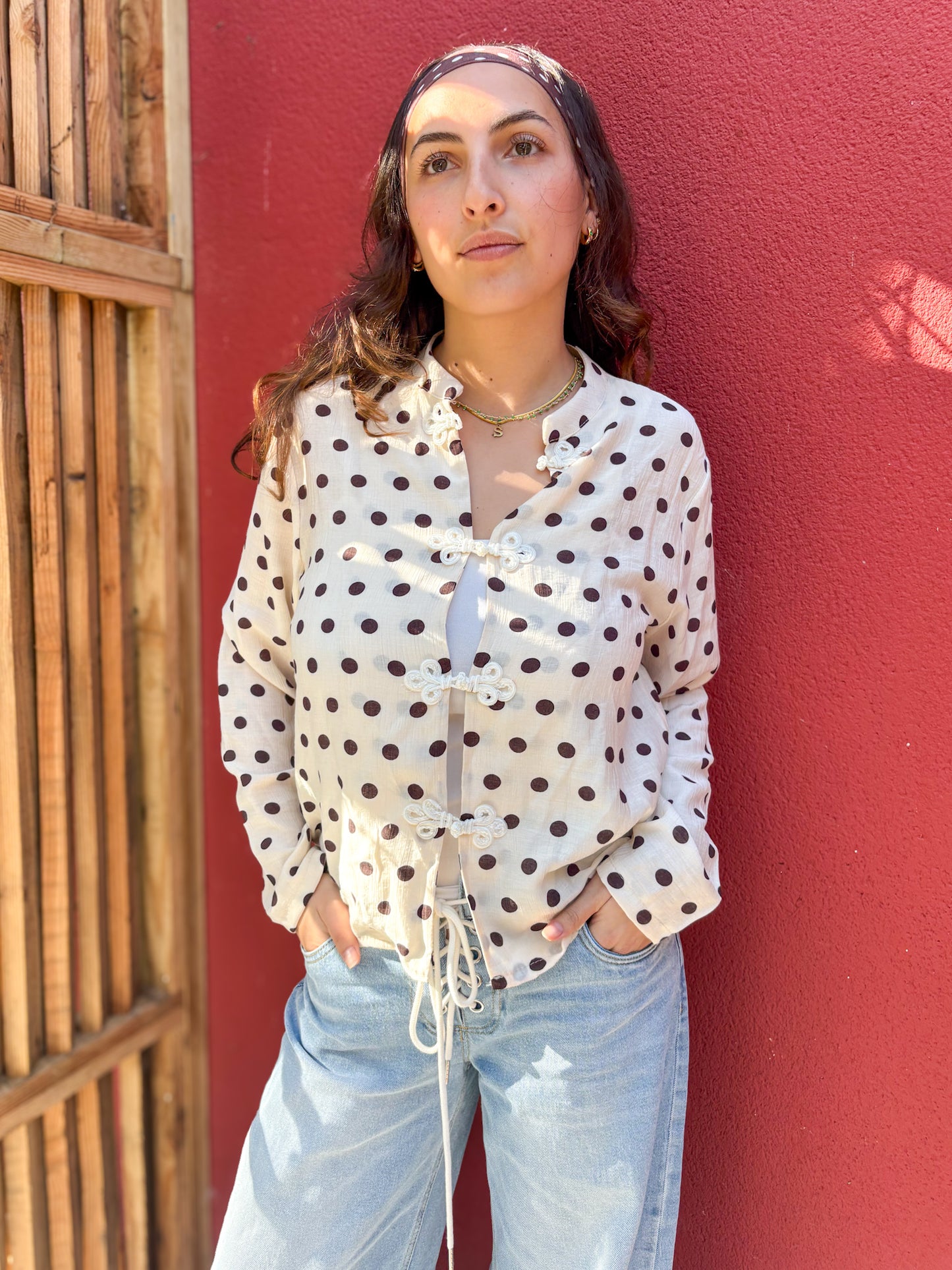 Blouse au style mandarin à pois