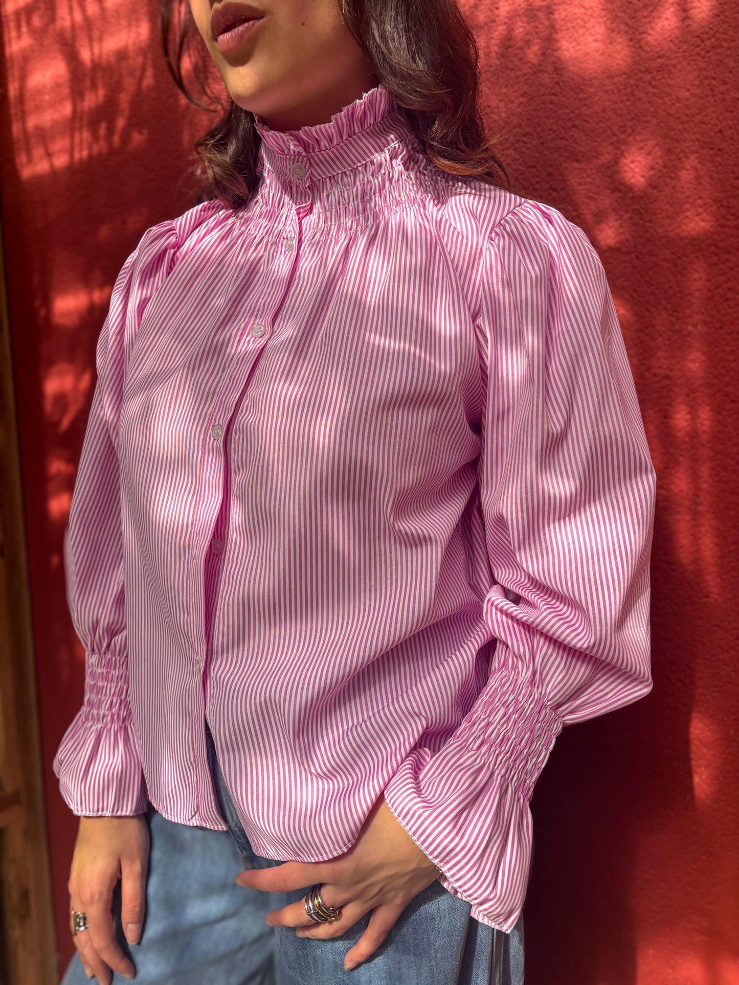 Blouse à rayures col montant smocké