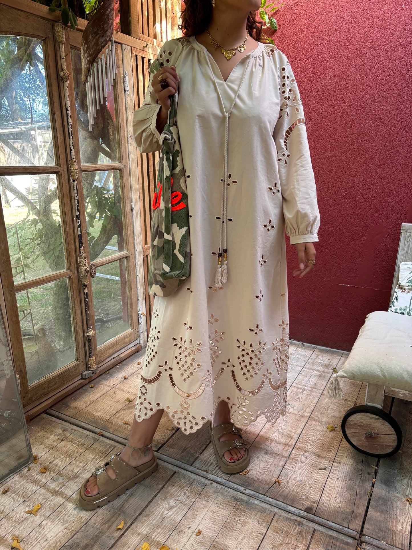 Robe longue en broderie