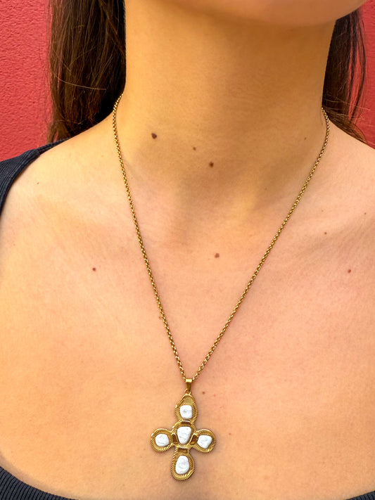 Collier croix blanche