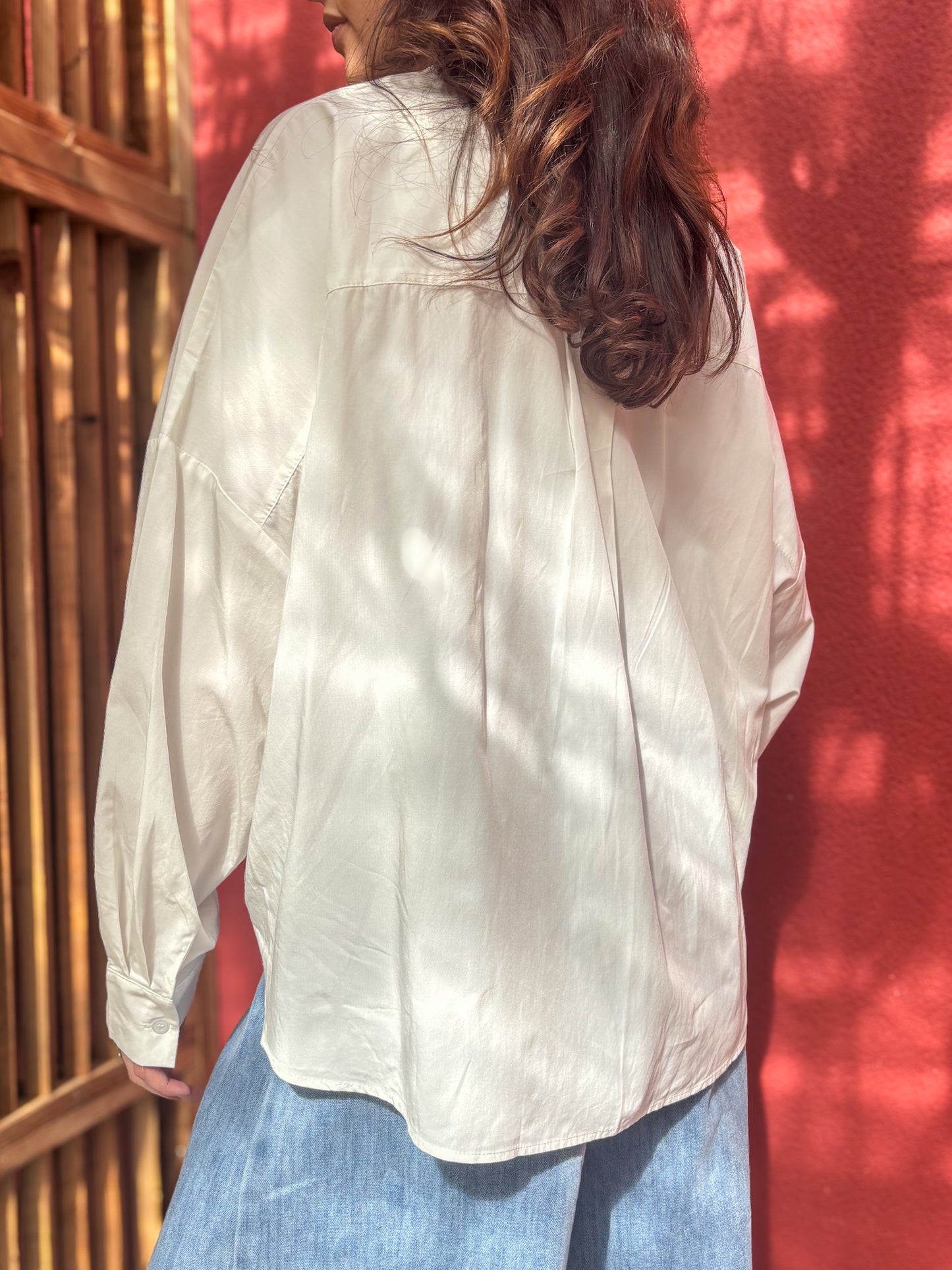 Blouse blanche coupe ample structurée