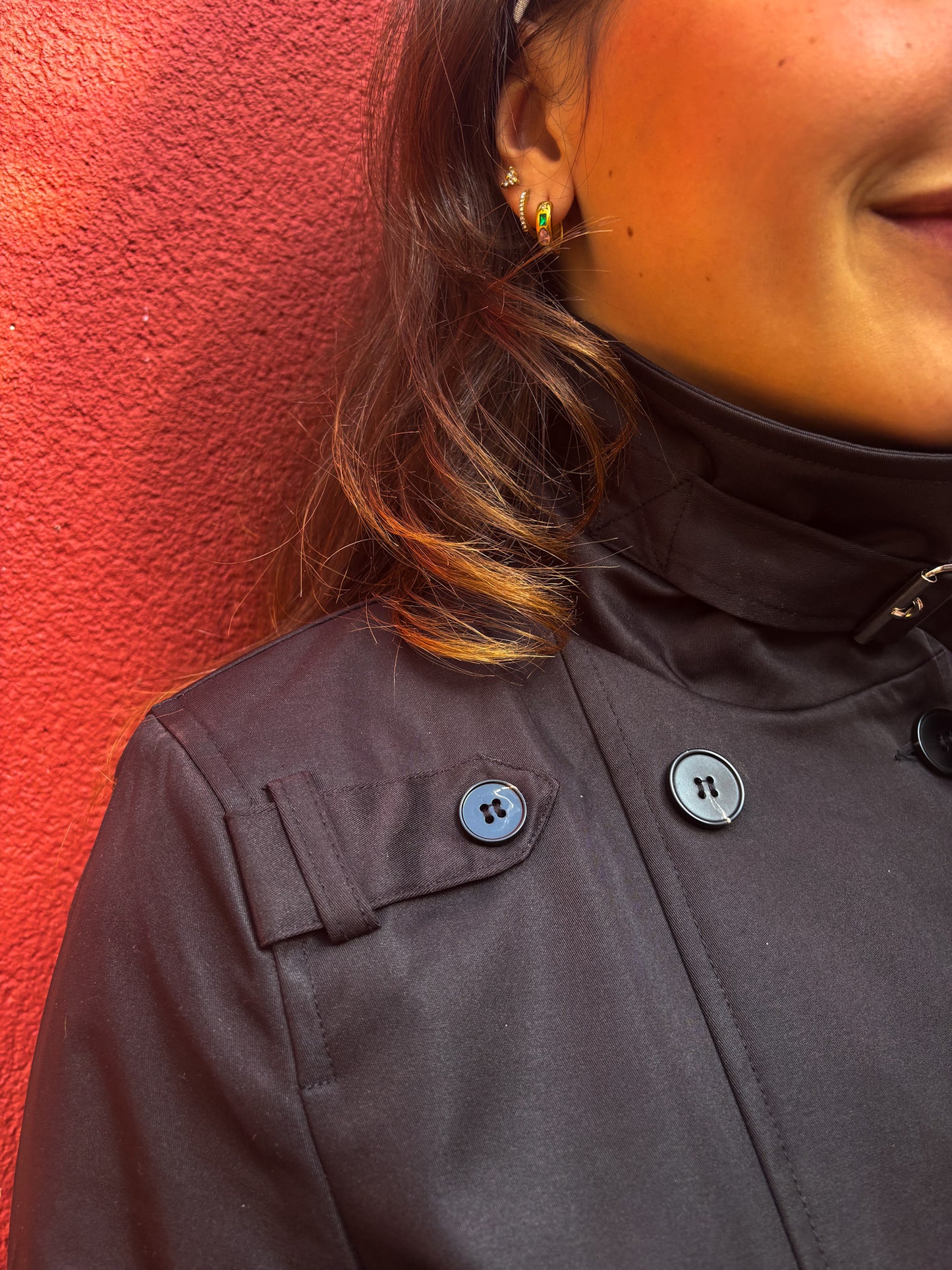 Trench court col montant