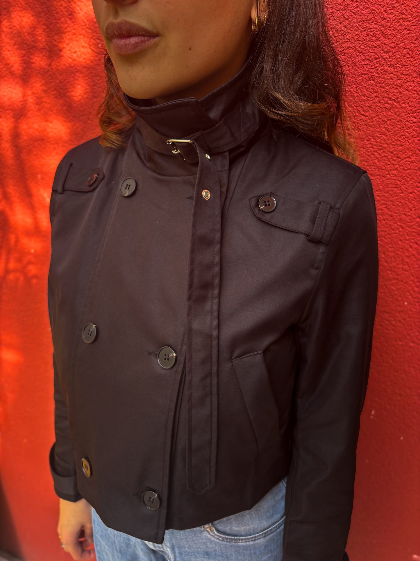 Trench court col montant