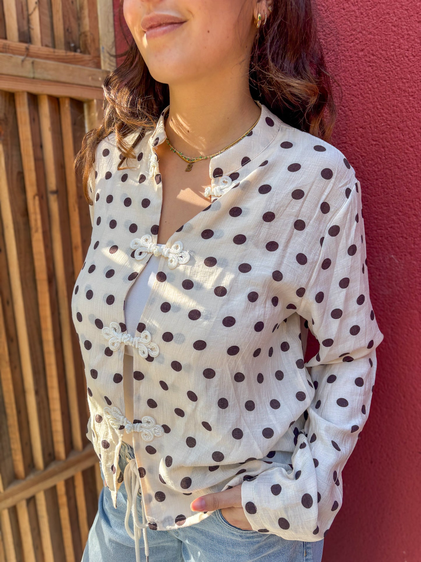 Blouse au style mandarin à pois