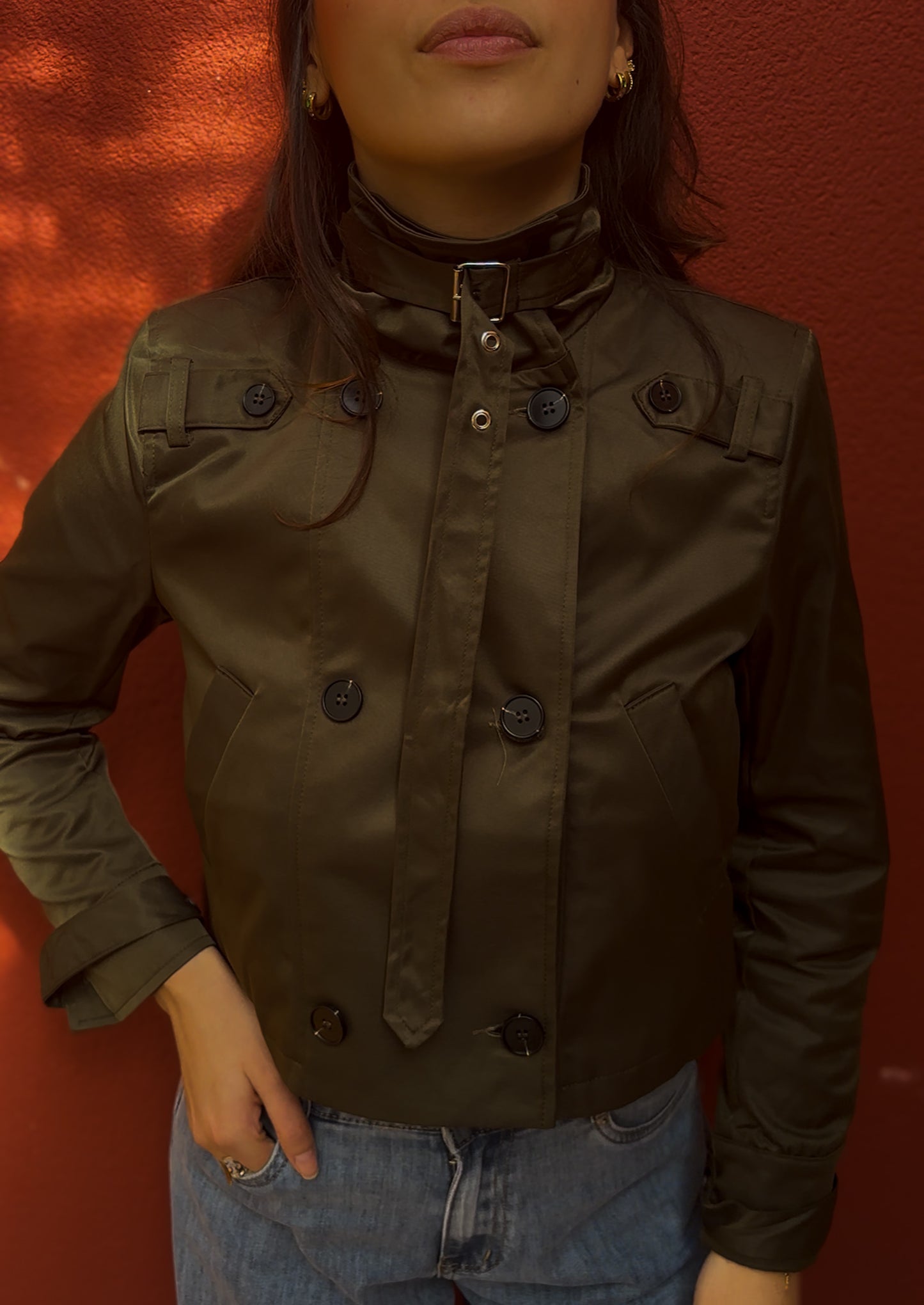 Trench court col montant