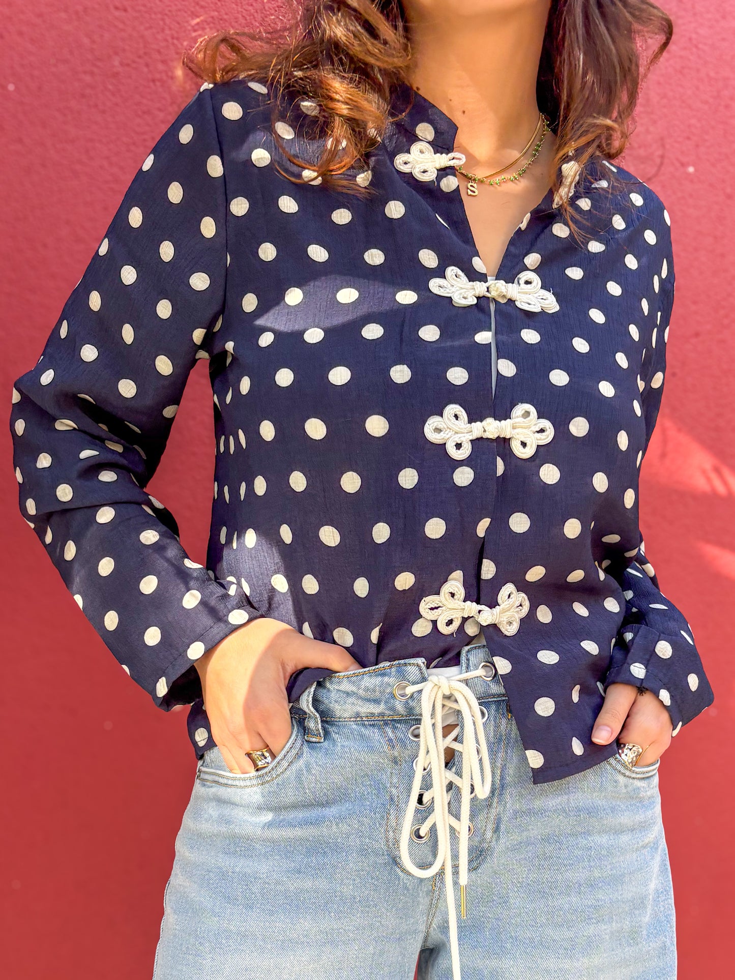 Blouse au style mandarin à pois