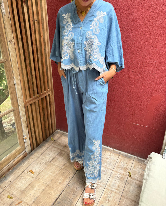 Ensemble effet jean en broderie