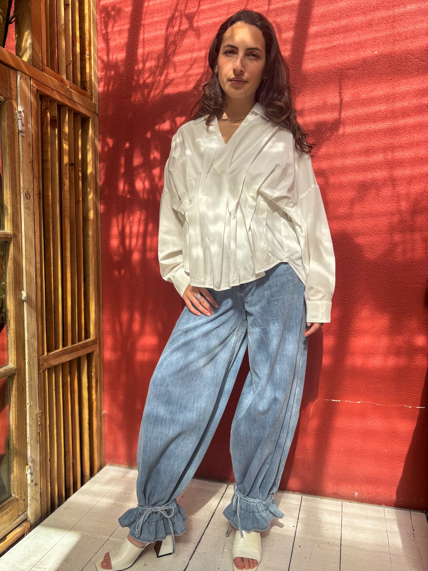 Blouse blanche coupe ample structurée