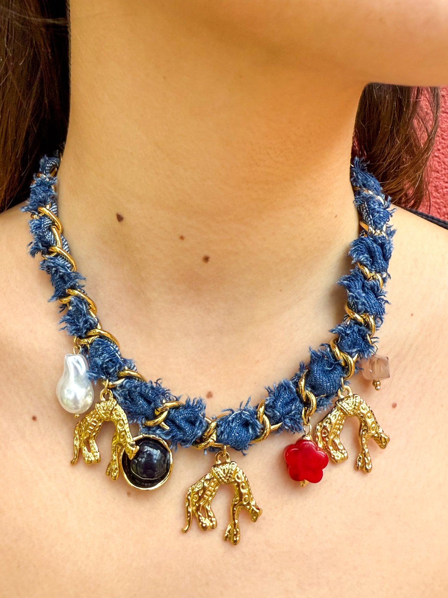 Collier breloques en jean