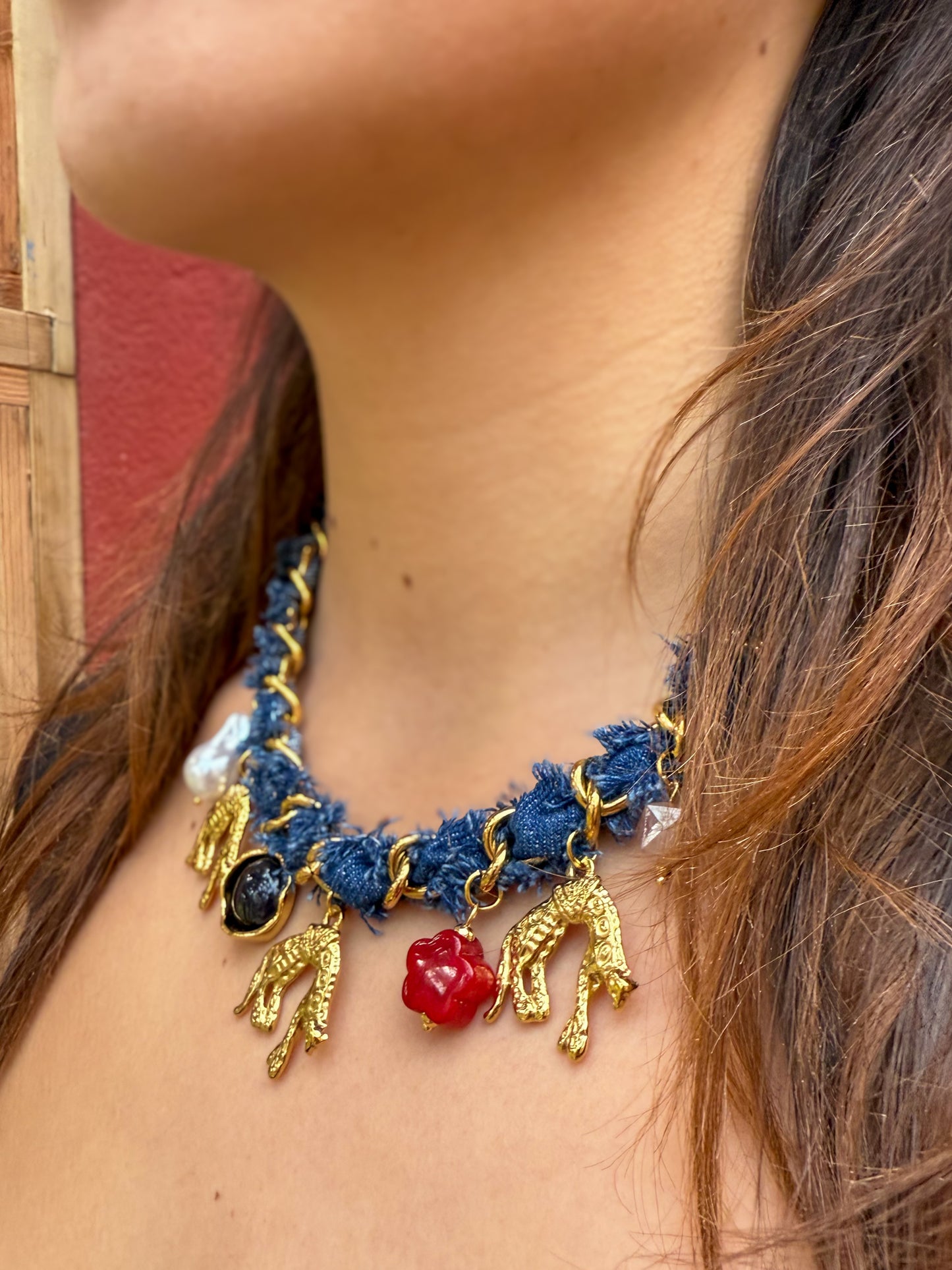 Collier breloques en jean