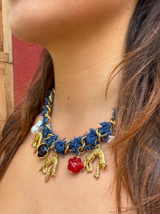 Collier breloques en jean