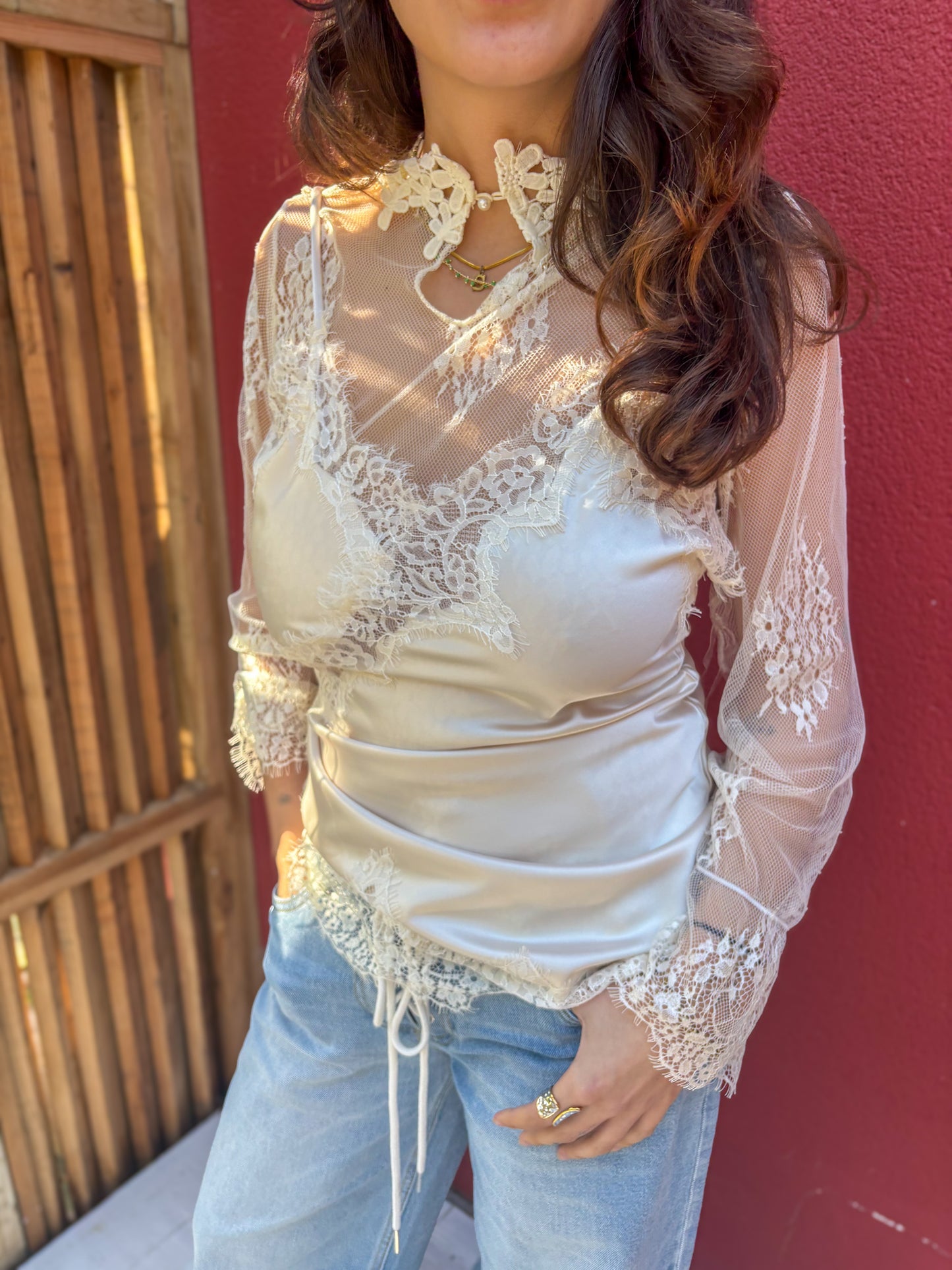 Haut en satin & dentelle