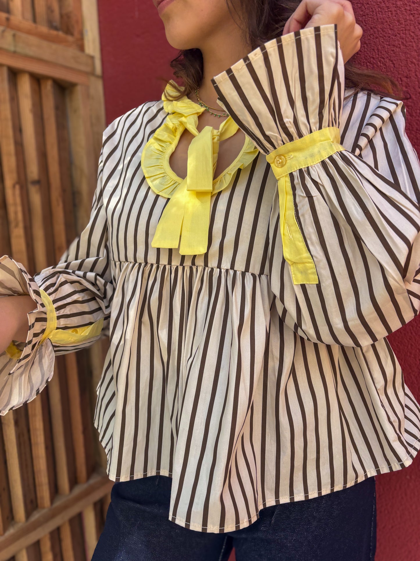 Blouse à rayures col à nouer